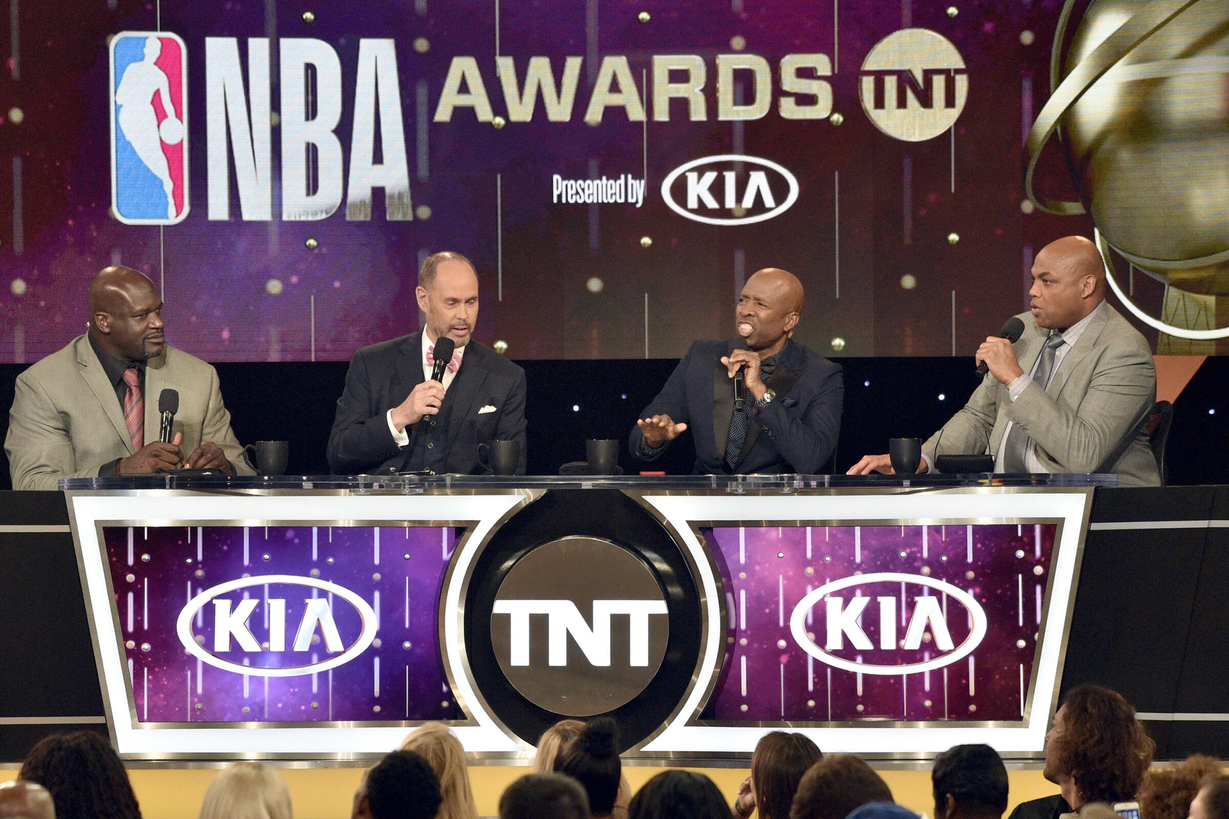 记者：TNT体育可能起诉NBA 亚马逊合同价格是每年19.3亿美元